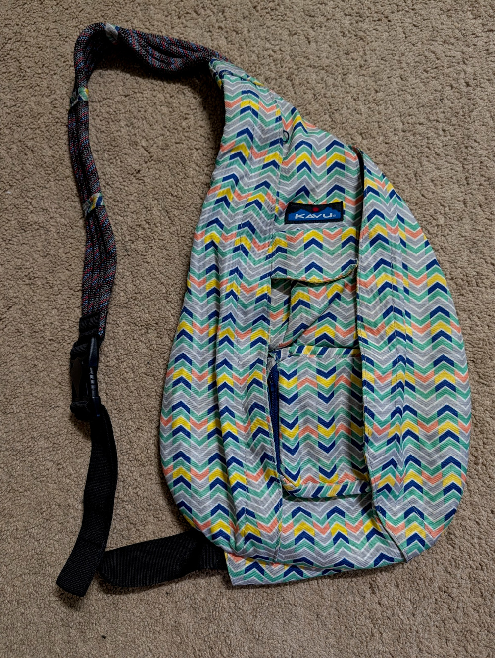 KAVU Rope Sling Bag Crossbody Backpack zip multi color geometric print
